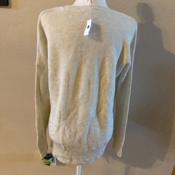 Women's NWT Gap Body Cream White Split Bottom Crew Neck Sweater Size XS MSRP 65 - Picture 4 of 5